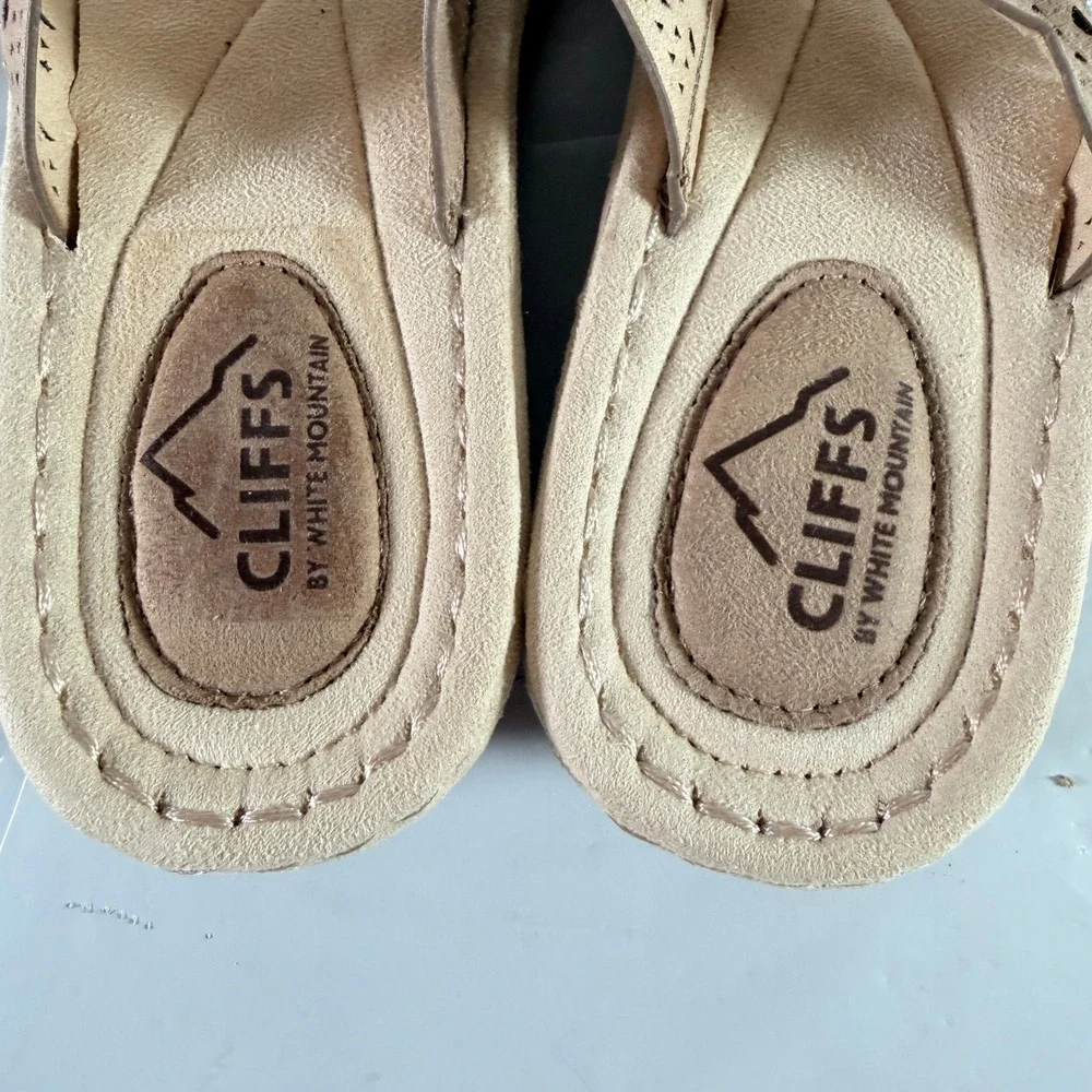 Cliffs by White Mountain Comate Tan Flip Flop Wedge Sandals Women's Size 9.5M